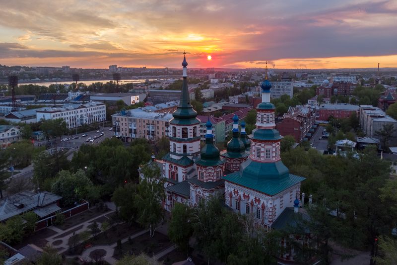 Крестовоздвиженская церковь на закатеphoto preview