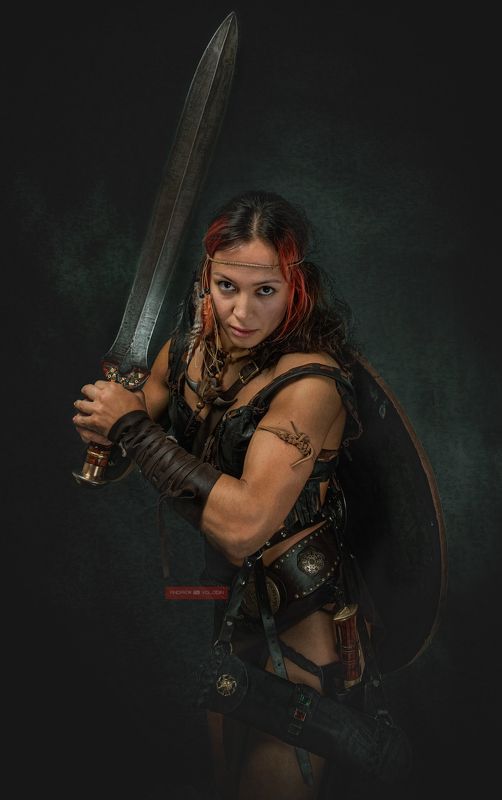 амазонка воин портрет девушка копье щит ночь охота Амазонкаphoto preview