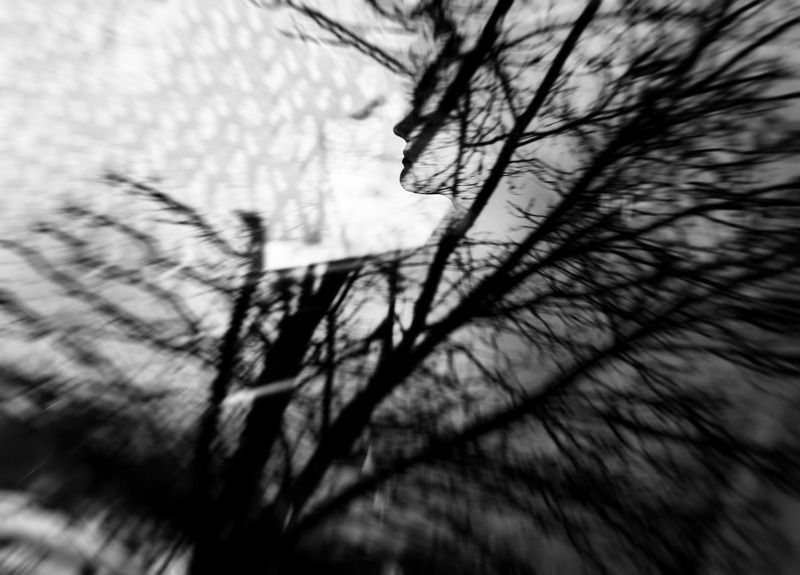 чб,портрет,отражение,девушка В кромке тенейphoto preview