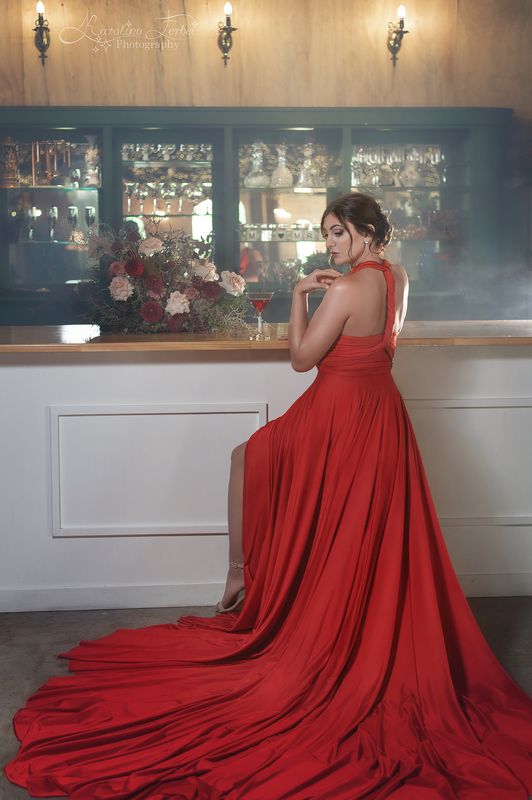 красный, платье, бар, девушка, арт Lady in Redphoto preview