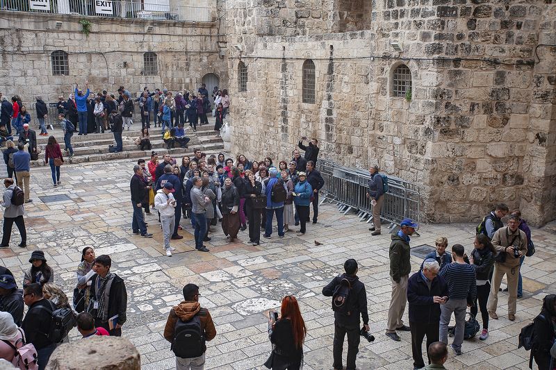 В ожидании открытия храмаphoto preview