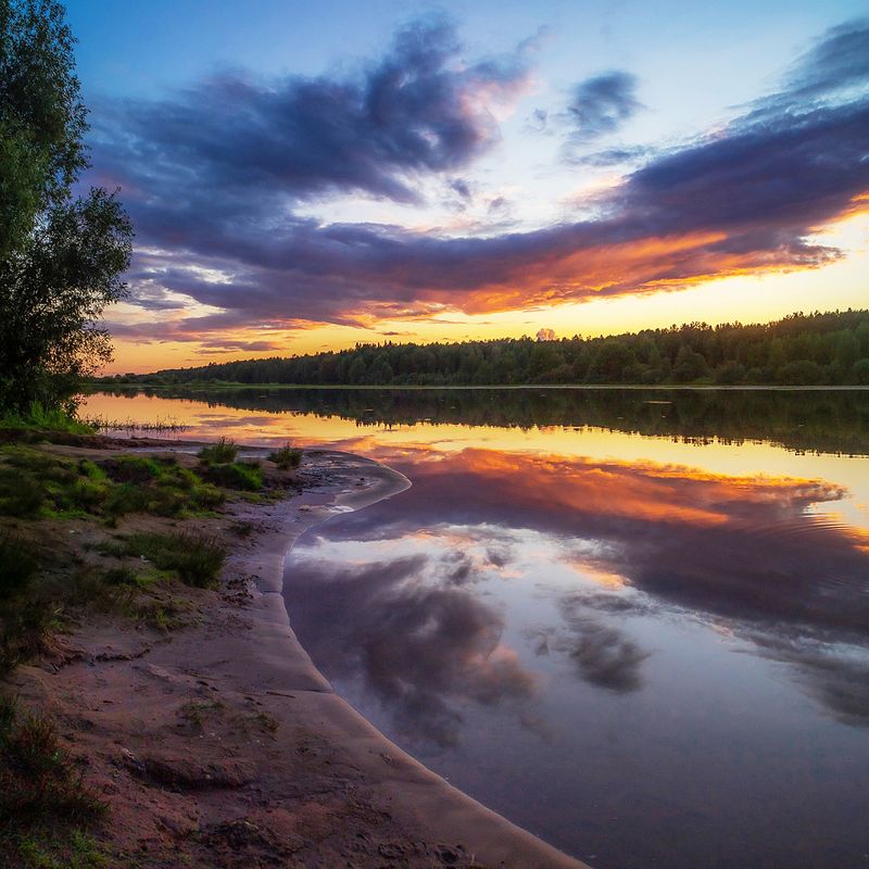 вечер, пруд, вода, озеро, лето, закат, солнце, тучи, облака, отражения, лес, тепло, ярко, водоем, изгиб, тишина Летний вечерphoto preview