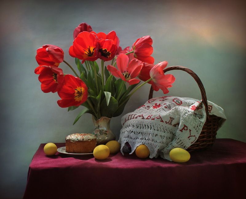 натюрморт, пасха, корзина, яйца, кулич, цветы, тюльпаны Пасхальныйphoto preview