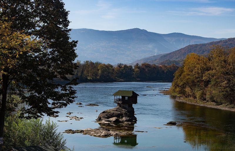 пейзаж, пейзажная фотография, пейзажи, дрина, сербия, река, осень, рыбак, берег, путешествие, landscape, landscapes, landscape photography, байна башта Домик на Дрине, Байна Башта, Сербияphoto preview