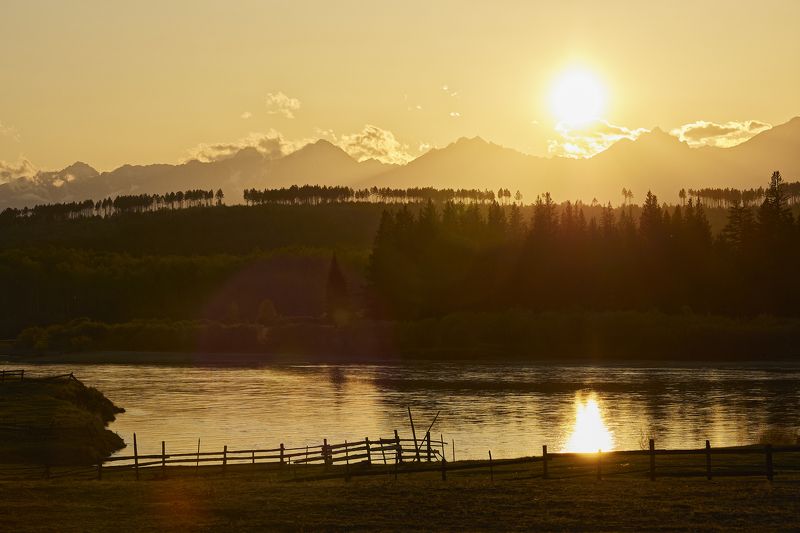 Закат на рекеphoto preview