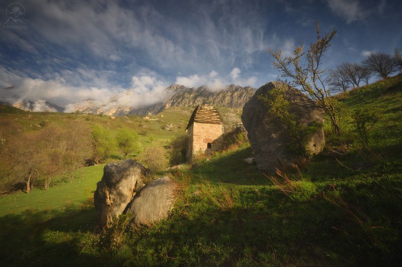 ингушетия, заповедник эрзи, башенные комплексы, весна, цветение, фототур в ингушетию, горы, тени, фототур на майские праздники, утро Когда развеялся туманphoto preview