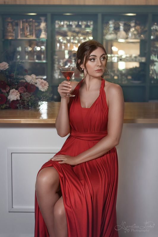 красный, платье, бар, девушка, арт Lady in Redphoto preview