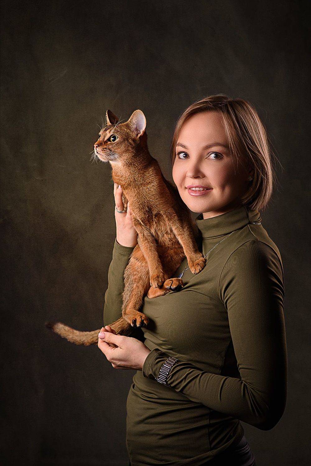 Девушка с кошкой. Автор: Булычев Анатолий , Булычев Анатолий