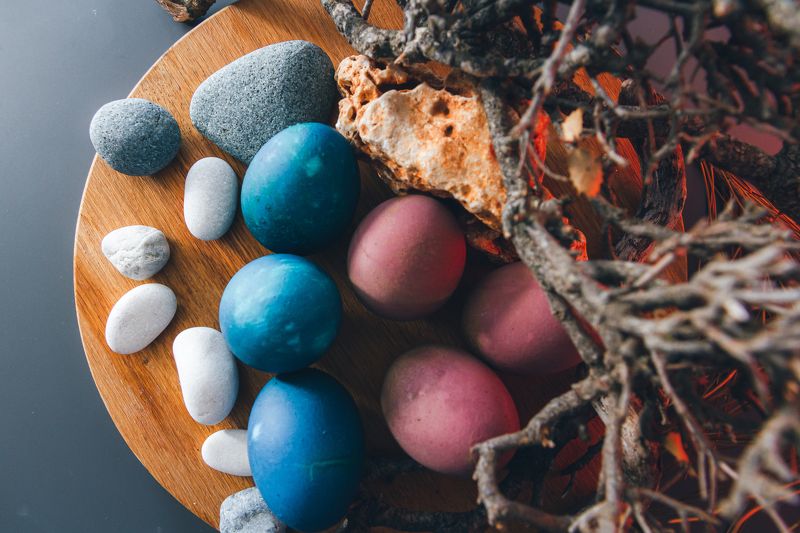 пасха, яйца, композиция, предметы, праздники, свет, свечки, камни, ветка, крашенные яйца, светлая пасха, православие, традиции, декор, фотосъемка предметов, easter, eggs, composition, objects, holidays, light, candles, stones, branch, colored eggs, bright Пасхаphoto preview