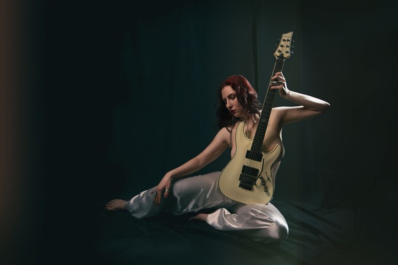 портрет, девушка, гитара, portrait, woman, guitar, art My Decadencephoto preview