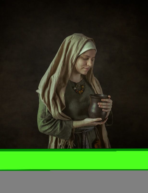 Дева с кувшиномphoto preview