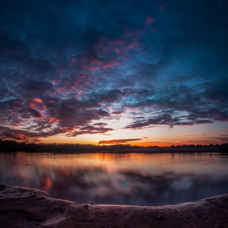 вечер, закат, лето, тепло, водоем, озеро, пруд, отражения, небо, тучи, облака, лес, горизонт, ярко, берег, купаться, солнце,  На закатеphoto preview