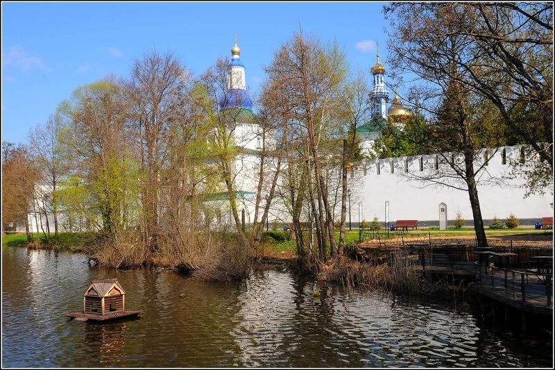 У озераphoto preview