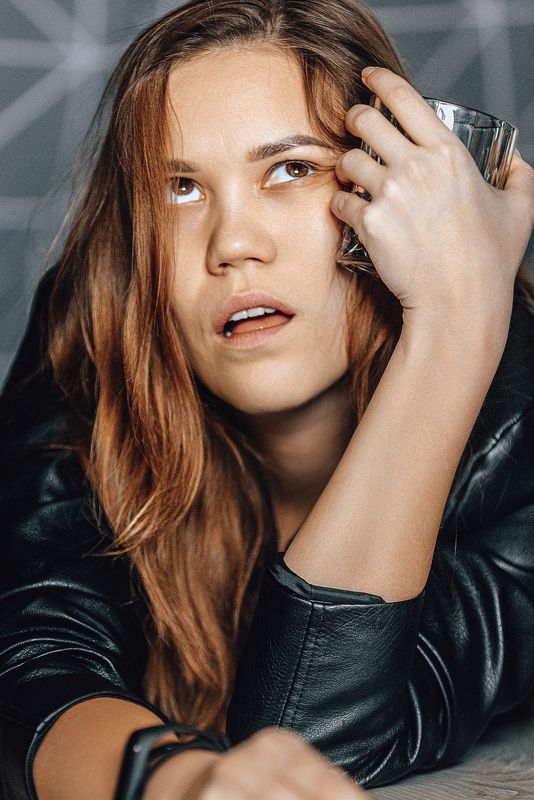 женский портрет, портрет, цвет Мысли фото превью