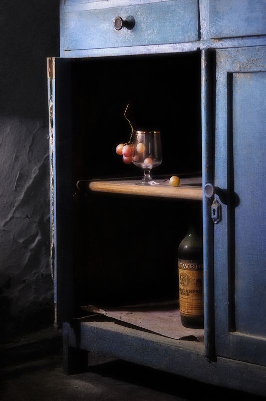 В старом синем буфетеphoto preview