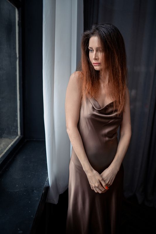 женский портрет Near the windowphoto preview