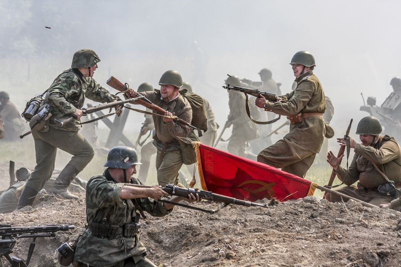 Война,солдаты,знамя,9 мая Памятьphoto preview