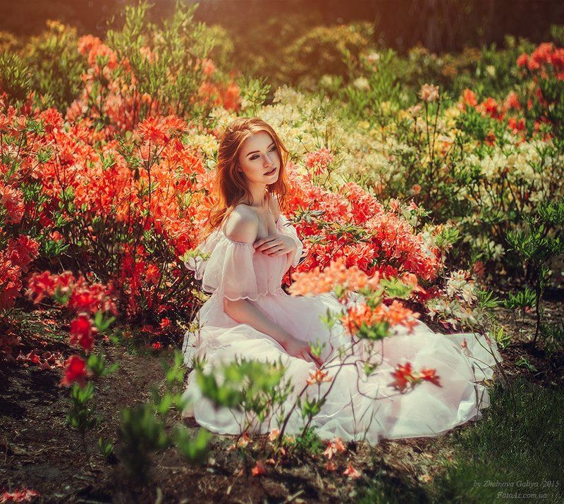 Девушка, Сад, Цветы ...photo preview