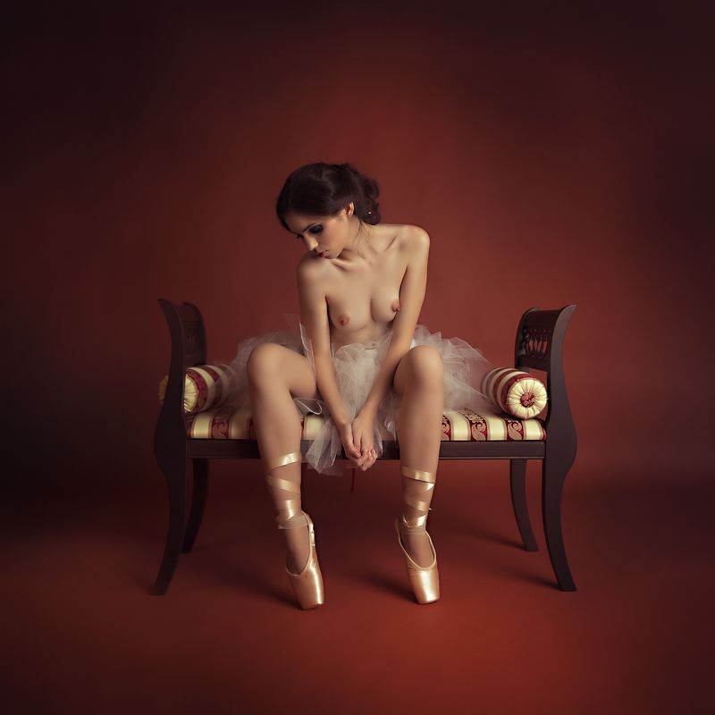 portrait nude woman Ballerina girlphoto preview