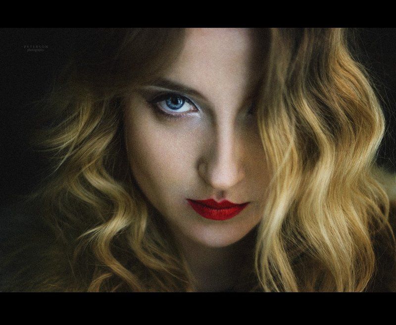 губы красная помада блондинка девушка красота голубоглазая джокер Джокерphoto preview
