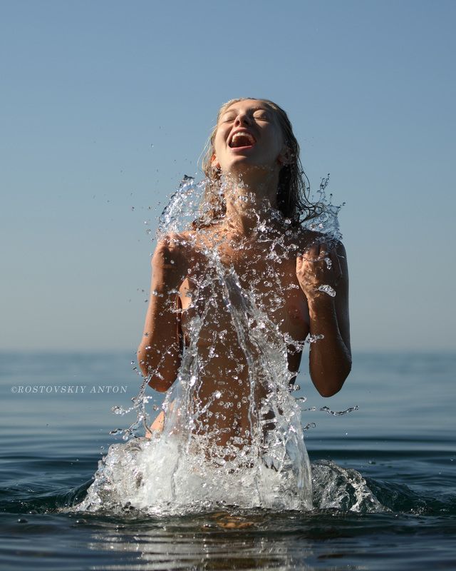 солнце, море, пляж, девушки Купания утром | Anna Ioannovaphoto preview