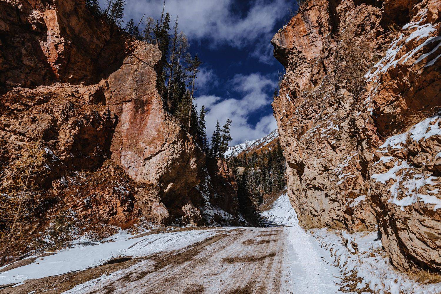 Красные Ворота, Горный Алтай. Автор: Martyshkin Alexey горы, горный алтай, чуйский тракт, пейзаж, алтай, дорога, россия, красные ворота, Martyshkin Alexey