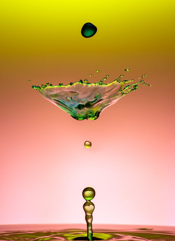 WATER,LIQUID,SPLASH PHOTOGRAPHY,ABSTRACT,TIME STOP,SPEED LIGTH,YOUSEF SAYADI,BLUE,YELLOW,MAGENTA,LIQUID ART,ABSTRACT ART,DROPS,MACRO,REFLECTIVE,HIGH SPEED PHOTOGRAPHY Dances with Dropsphoto preview
