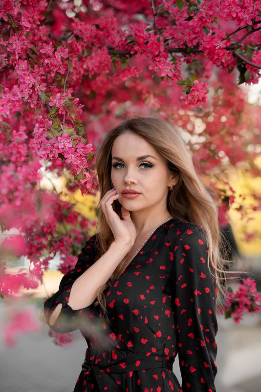 girl flowers pink red sunset long hair Портрет в цветахphoto preview