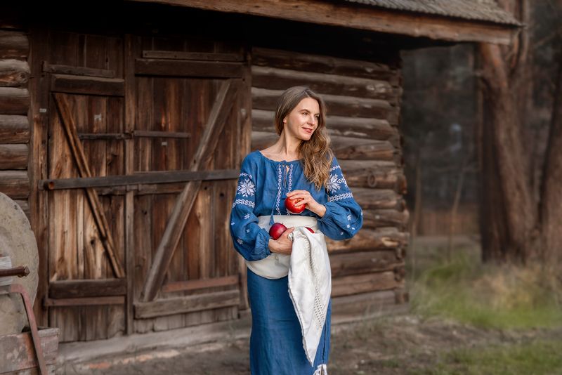 girl apples village summer tree folk costume retro Лето в деревнеphoto preview