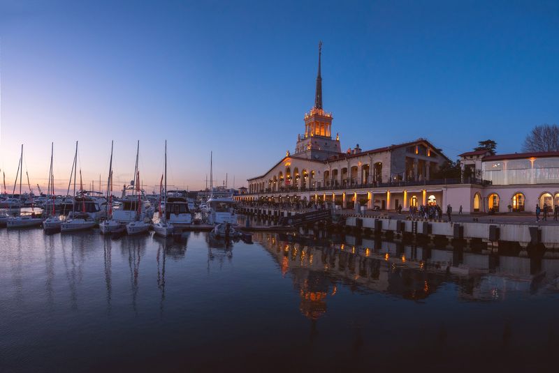 сочи, морской вокзал Ночной Сочиphoto preview