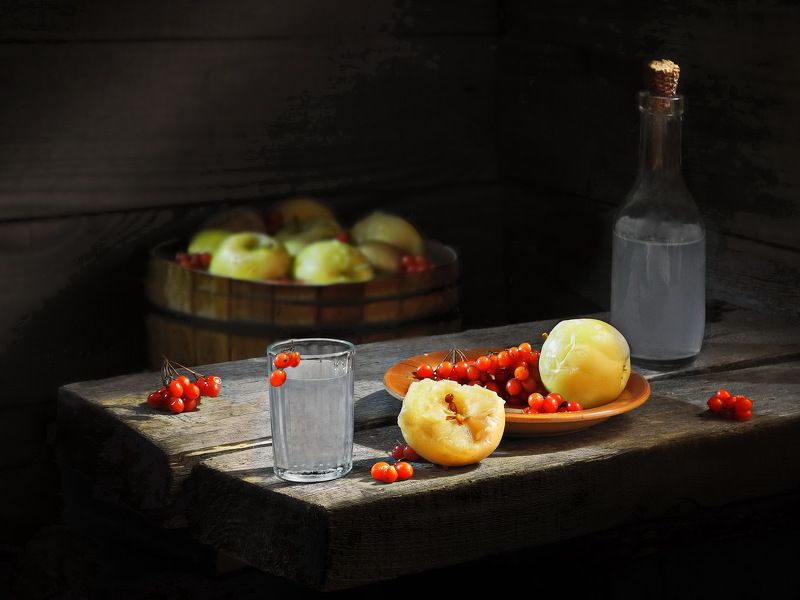 еда, яблоки, антоновка, ягоды, калина, водка, самогон, Мочёная антоновка с калиной.photo preview