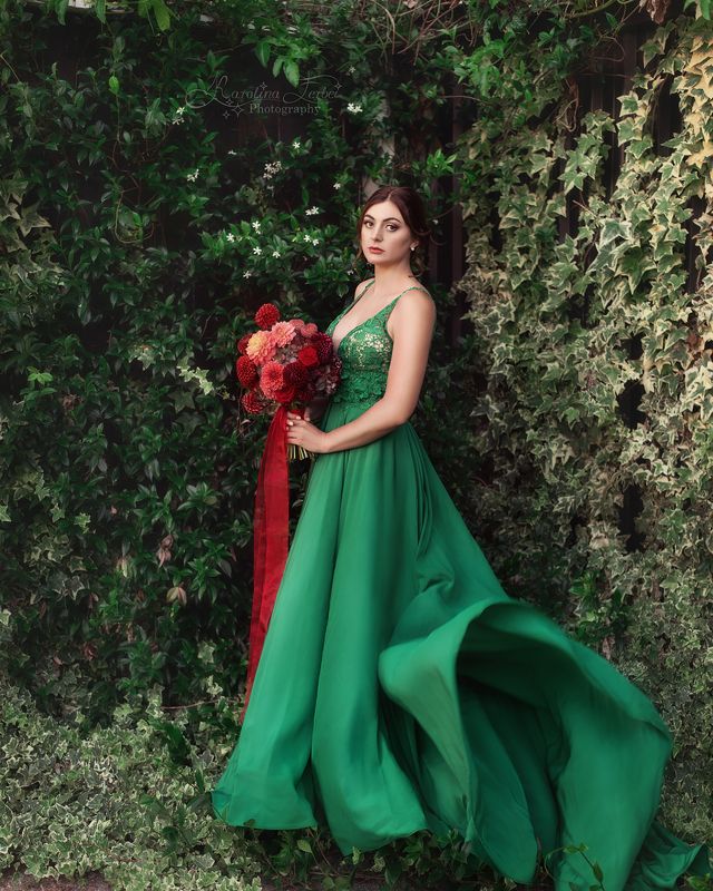 зеленый, девушка, цветы, диван, красота, студия, портрет Девушка в зеленомphoto preview