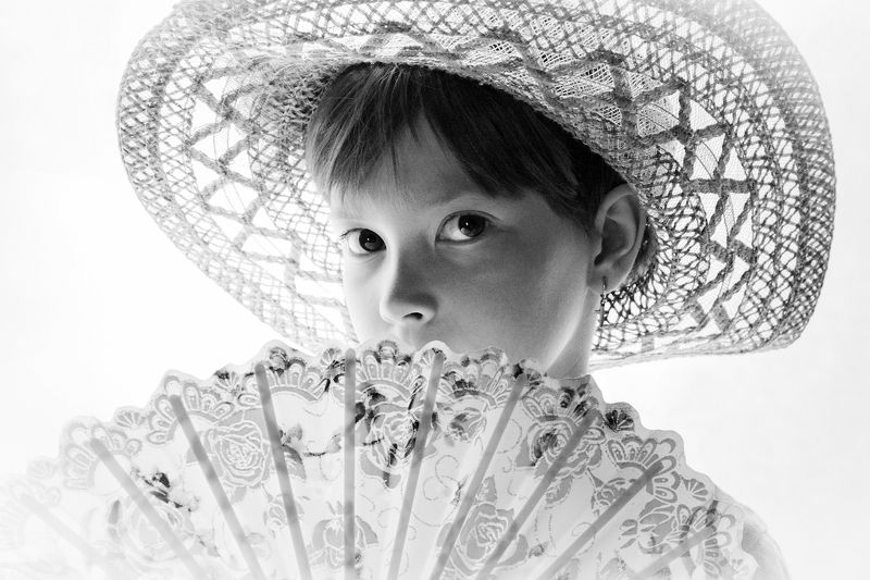 Мне нравится Ваш образ с веером ...photo preview