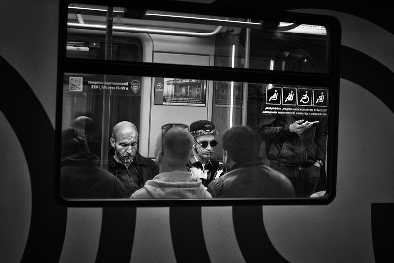 чб фото, метро, пассажиры, стрит фото, уличные портреты В Метро фото превью
