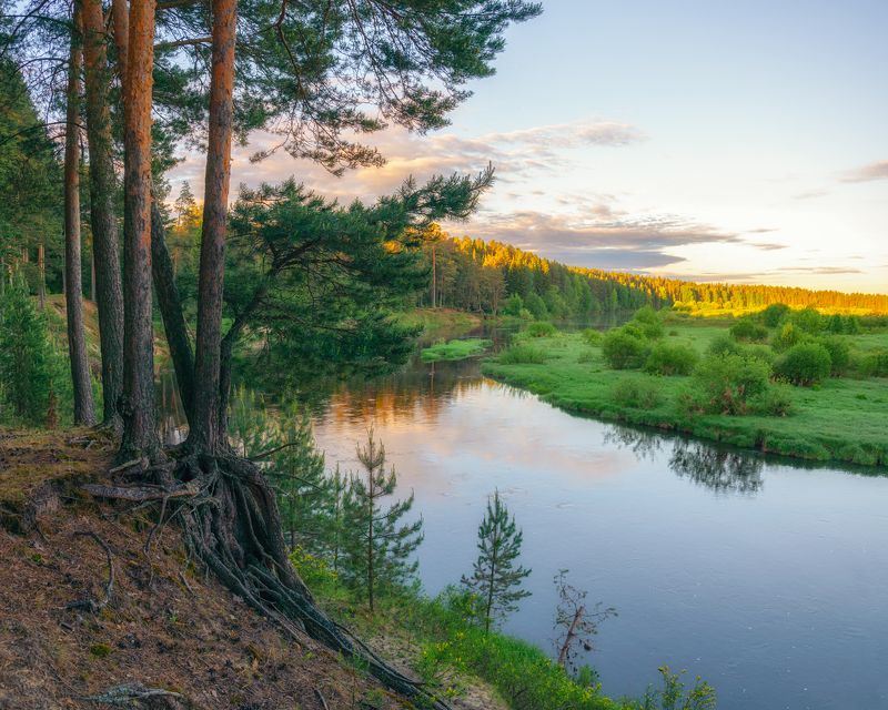 май утро река На сцене тёплый майphoto preview