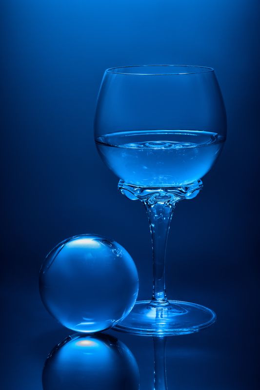 Этюд из двух предметов (полуночный)photo preview