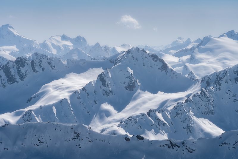 Ослепительные хребты Кавказских гор... Dazzling ridges of the Caucasus Mountains…photo preview