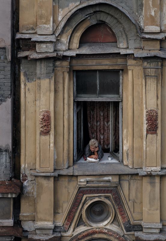 Женщина с сигаретойphoto preview