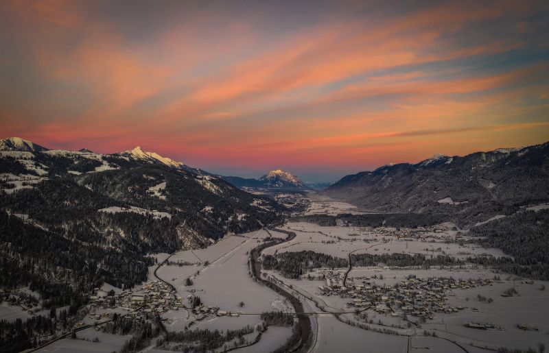 austria, hdr, австрия, альпы, вечер, горы, закат, зима, скалы, январь, аэрофото, kärnten, хермагор, нассфельд, nassfeld, hermagor, аеросъёмка, каринтия Evening lightshowphoto preview