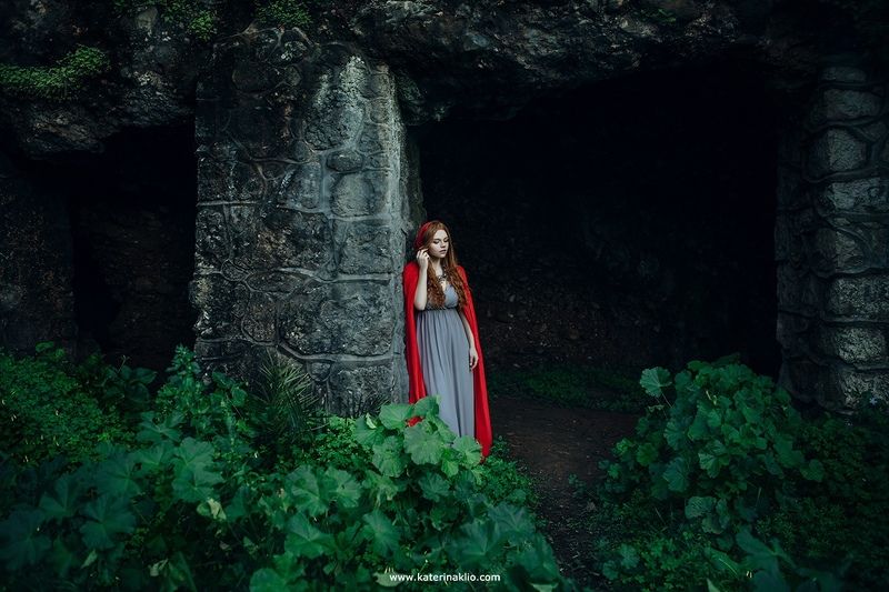 red, woman, model, cloak, girl, fairy, magic, magical, wonderful, foresl, beauty, beautiful, nature Red cloakphoto preview