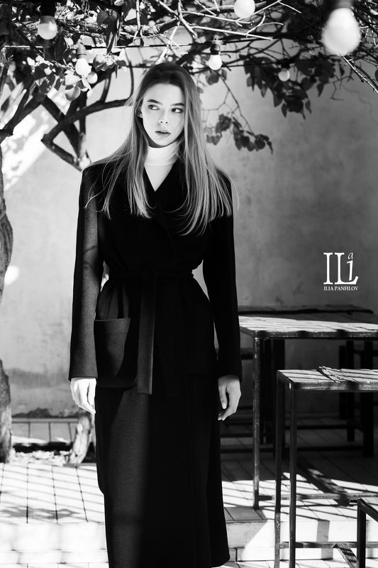 чёрно-белый, портрет, прогулка, девушка Весенняя игра света и тени photo preview