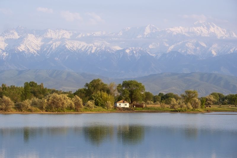 Домик у озероphoto preview