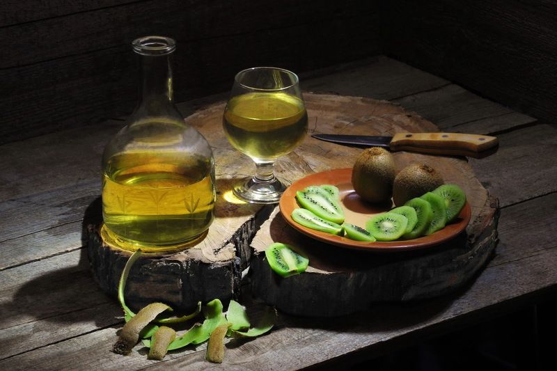 вино, киви, бутылка, графин, выпивка. Домашнее вино из киви.photo preview