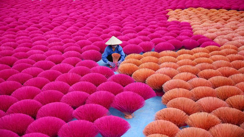 Vietnamese incense making craftphoto preview