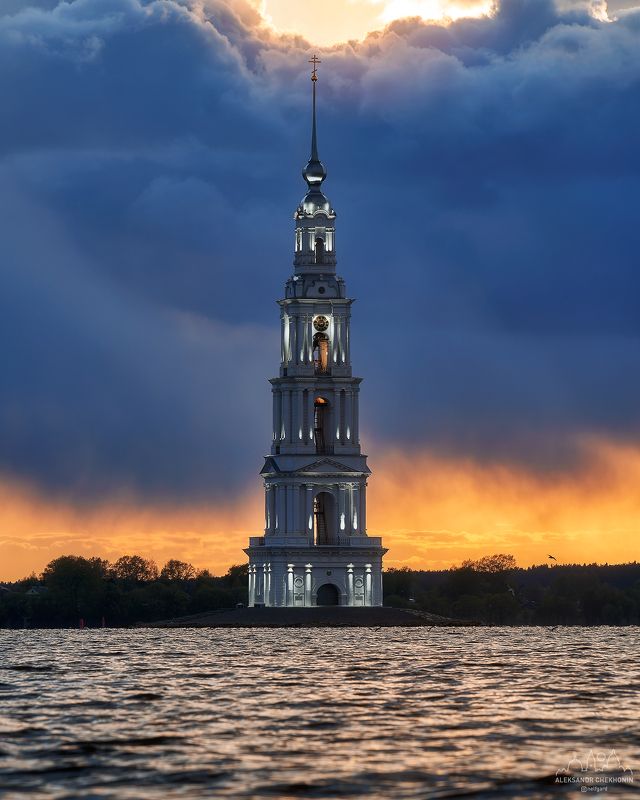 Колокольня в Калязинеphoto preview