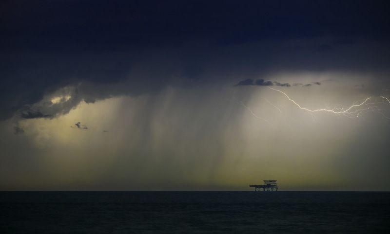 Ночь. Платформа. Фонарь.photo preview