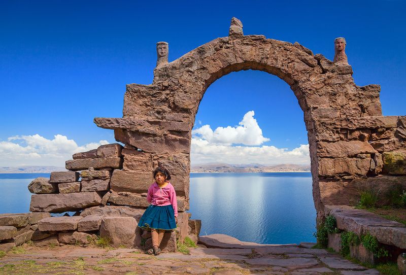 Перу, Титикака, озеро, арка, девочка, остров Такиле Просторы озера Титикакаphoto preview