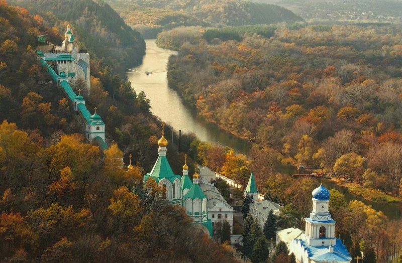 Над Свято-Успенской Святогорской Лаврой...photo preview