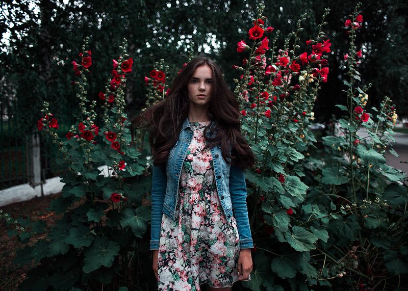 девушка, цветы, лето, закат, зеленый, платье, красные, girl, flowers, sun, sunset ...photo preview