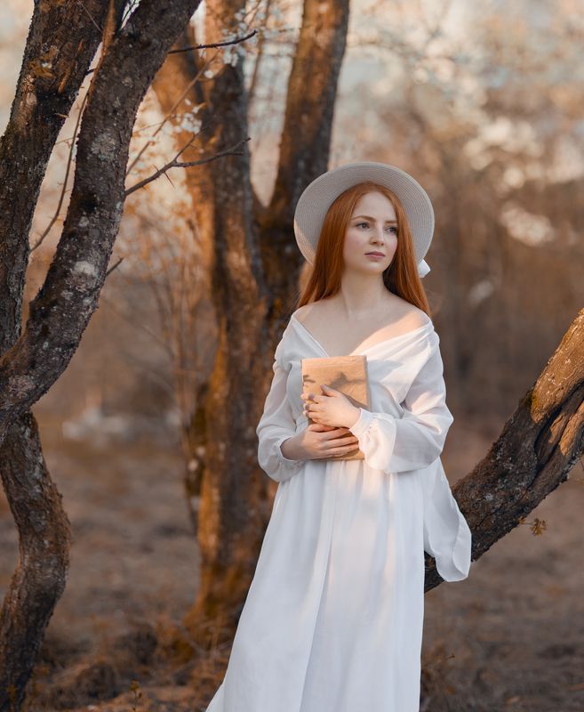 рыжеволосая, девушка, книга, весна, мечтать Мечтательницаphoto preview